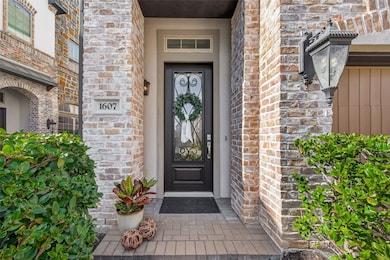 1607 W Rose Terrace Ln, Houston, TX 77055 - photo 2