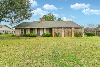 2007 Airline Dr, Friendswood, TX 77546 - photo 2