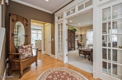 008-Foyer-1526592-mls.jpg