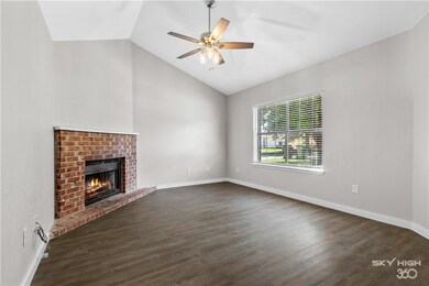 2437 W Magnolia