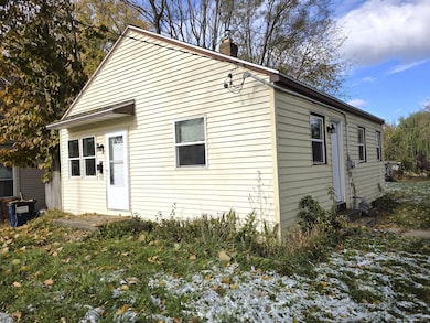 1501 Whiting St SW, Wyoming, MI 49509 - photo 2