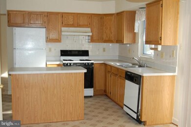 11115 Yellow Leaf Way, Germantown, MD 20876 - photo 2