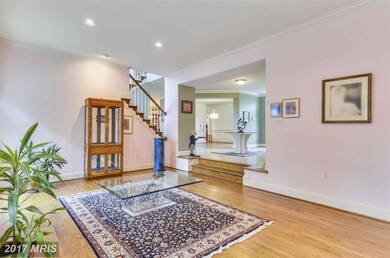 9013 Holly Leaf Ln, Bethesda, MD 20817 - photo 6