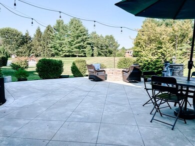 5570 Treeline Dr, Columbus, IN 47201 - photo 4