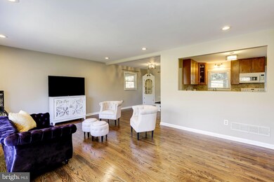 5706 Oakview Dr, Sykesville, MD 21784 - photo 2