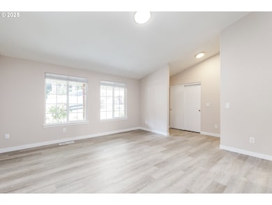 Living Room/Entrance