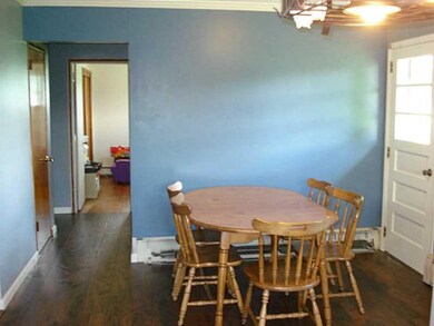 Dining Room. Cozy Dining Room