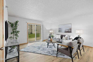 4000 Mckenzie Dr SE unit 9, Mandan, ND 58554 - photo 4