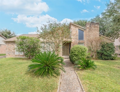 14915 Sun Harbor Dr, Houston, TX 77062 - photo 2