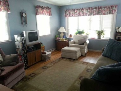 16 Wainwright St, Providence, RI 02908 - photo 3