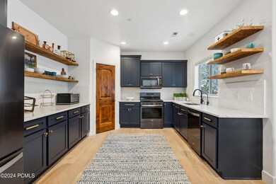1115 455 W Midway_HDR003