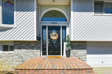 3969 Marlow Ct, Seaford, NY 11783 - photo 4