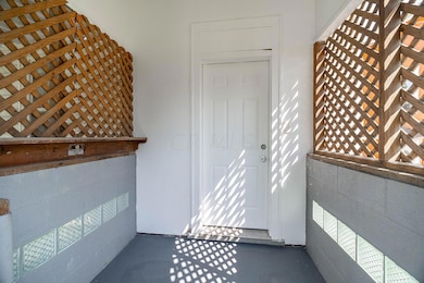 211 E Jenkins Ave-8