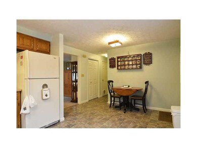 Kitchen. Great Eat-in kitchen