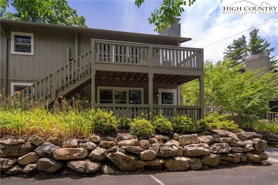 Great location in downtown Blowing Rock, within wa