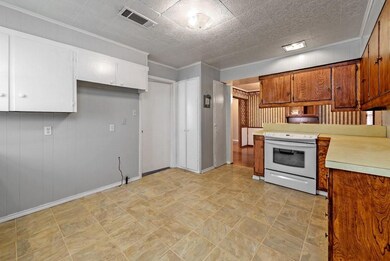 101 E Russell Ave, Bonham, TX 75418 - photo 7