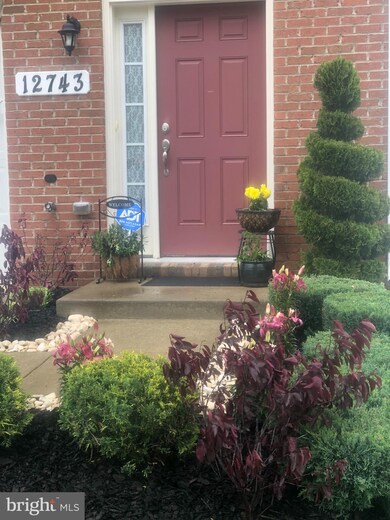 12743 Longford Glen Dr, Germantown, MD 20874 - photo 2