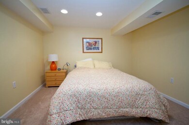 408 Orleans Cir SW, Vienna, VA 22180 - photo 5