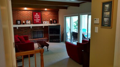 Lookout Pt Familyroom with Fireplace - C