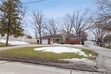 629 S 5th Ave E, Newton, IA 50208 - photo 2