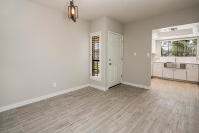 Entry/Dining