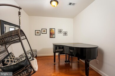 8612 Wintergreen Ct unit 401, Odenton, MD 21113 - photo 5