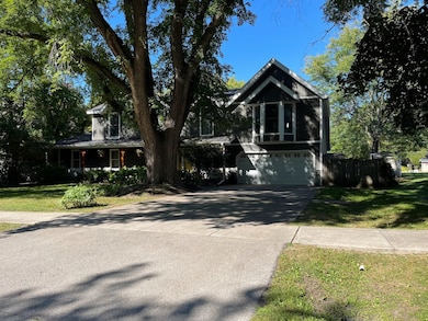 923 Parkside Rd, Naperville, IL 60540 - photo 2