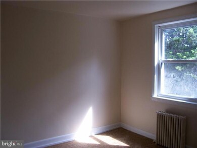 479 Pfeiffer St, Camden, NJ 08105 - photo 4