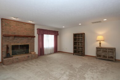 [82]-Living-Room-image-2
