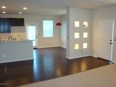 Kitchen & Dining