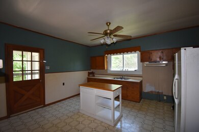 210 Brooklyn Ave, Linden, TN 37096 - photo 7