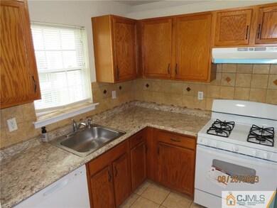 26 Henry St, Franklin Township, NJ 08873 - photo 4