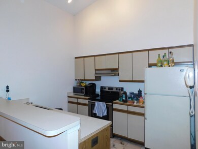 12889C Grays Pointe Rd unit C, Fairfax, VA 22033 - photo 3