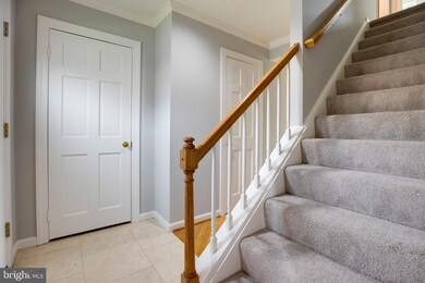 9662 Lindenbrook St, Fairfax, VA 22031 - photo 3