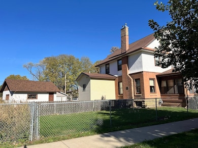 116 W Lewis St, Mankato, MN 56001 - photo 2