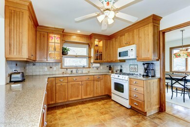 213 Riveredge kitchen and diningroom