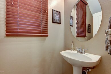 2234 E Bowker St-10