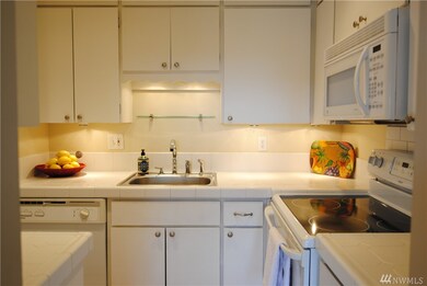 13550 37th Ave S unit 4, Tukwila, WA 98168 - photo 2