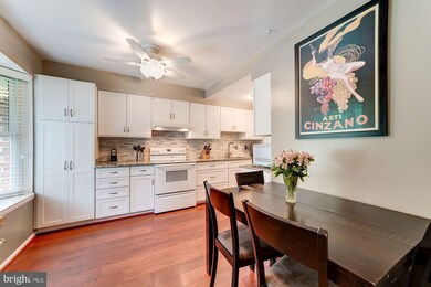 6424 Old Scotts Ct, Springfield, VA 22152 - photo 5