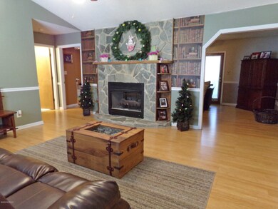 509 Maize Ct - Living 2