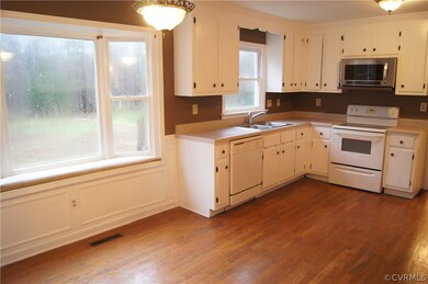 Kitchen W/Bay Window