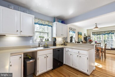 5844 Edson Ln, Rockville, MD 20852 - photo 6