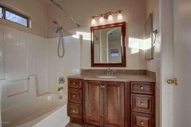 5_MasterBathroom_2
