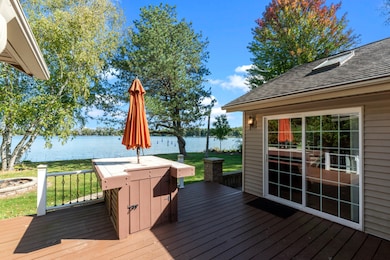 W378S5028 W Pretty Lake Rd, Dousman, WI 53118 - photo 2