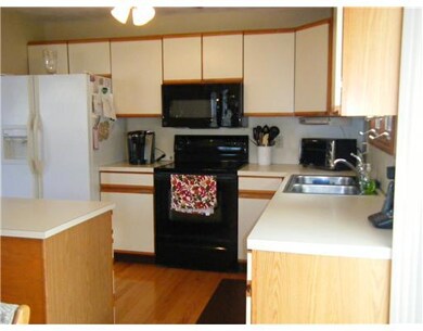 129 Pheasant Dr, Cranston, RI 02920 - photo 3