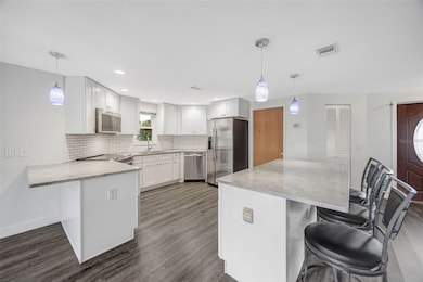 8306 W Forest Cir, Tampa, FL 33615 - photo 5