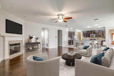 13704 Southern Oaks Dr, Burleson, TX 76028 - photo 3