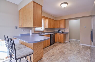 1911 S 19th St, Grand Forks, ND 58201 - photo 4