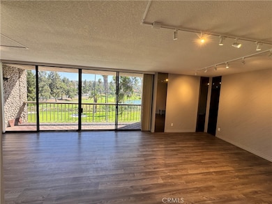 5555 Canyon Crest Dr unit 3B, Riverside, CA 92507 - photo 2