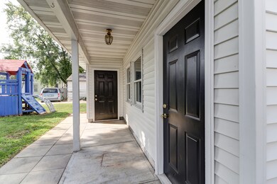 107 E Daggy St, Tuscola, IL 61953 - photo 5